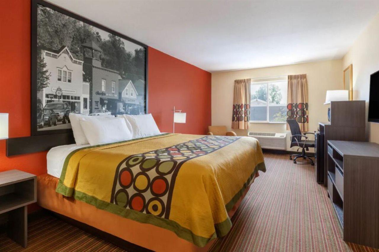 Super 8 By Wyndham Big Rapids Motel Ngoại thất bức ảnh