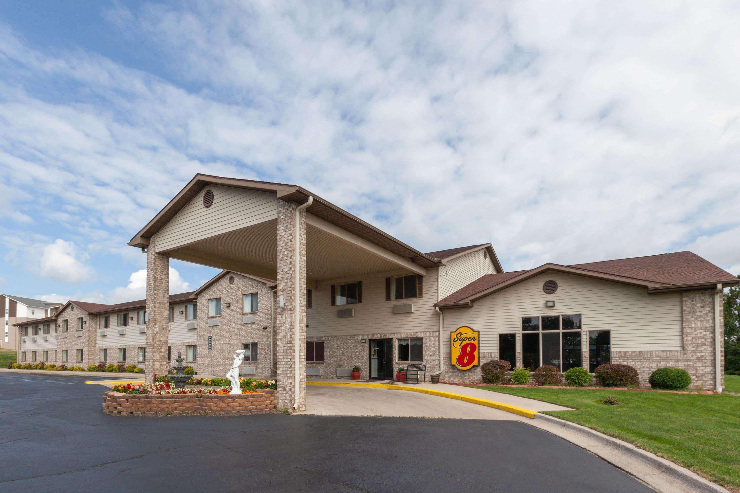 Super 8 By Wyndham Big Rapids Motel Ngoại thất bức ảnh