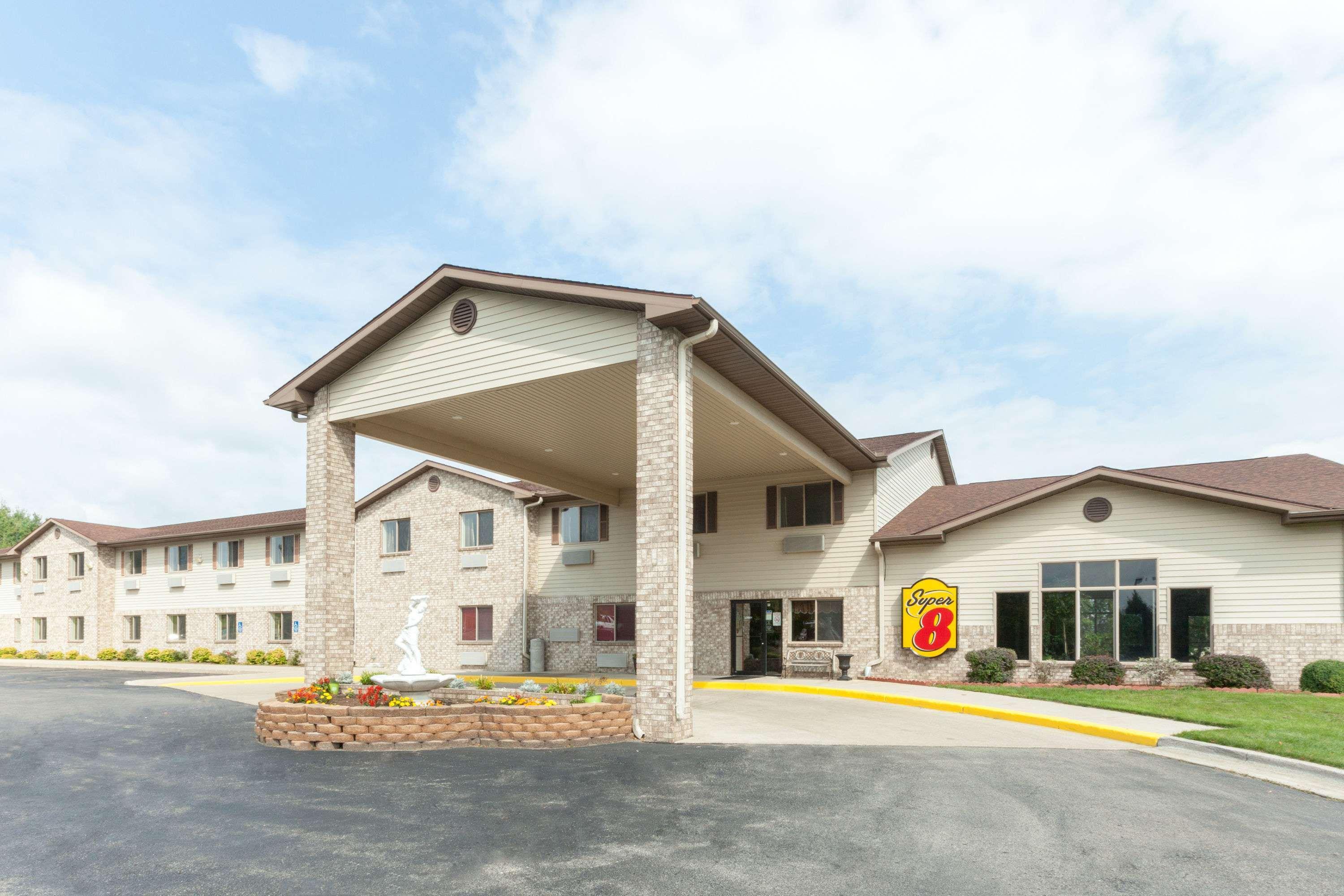 Super 8 By Wyndham Big Rapids Motel Ngoại thất bức ảnh