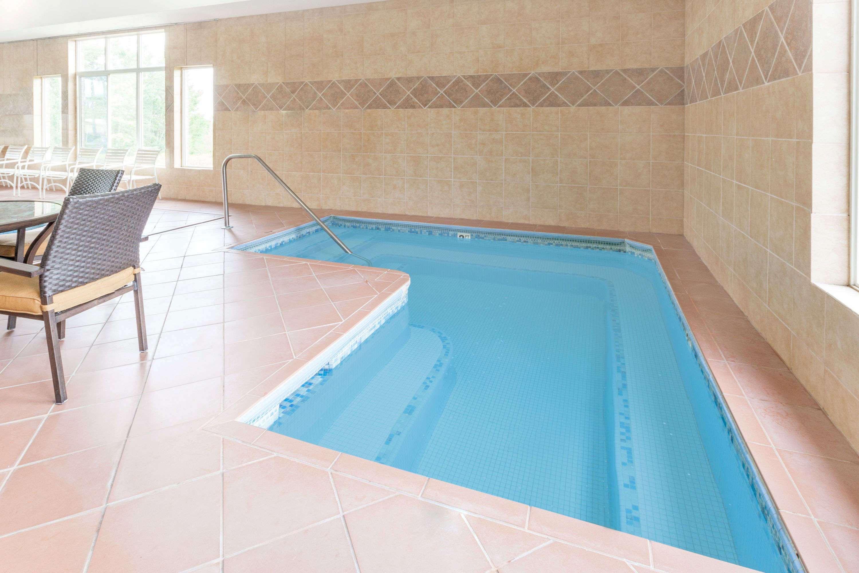 Super 8 By Wyndham Big Rapids Motel Ngoại thất bức ảnh