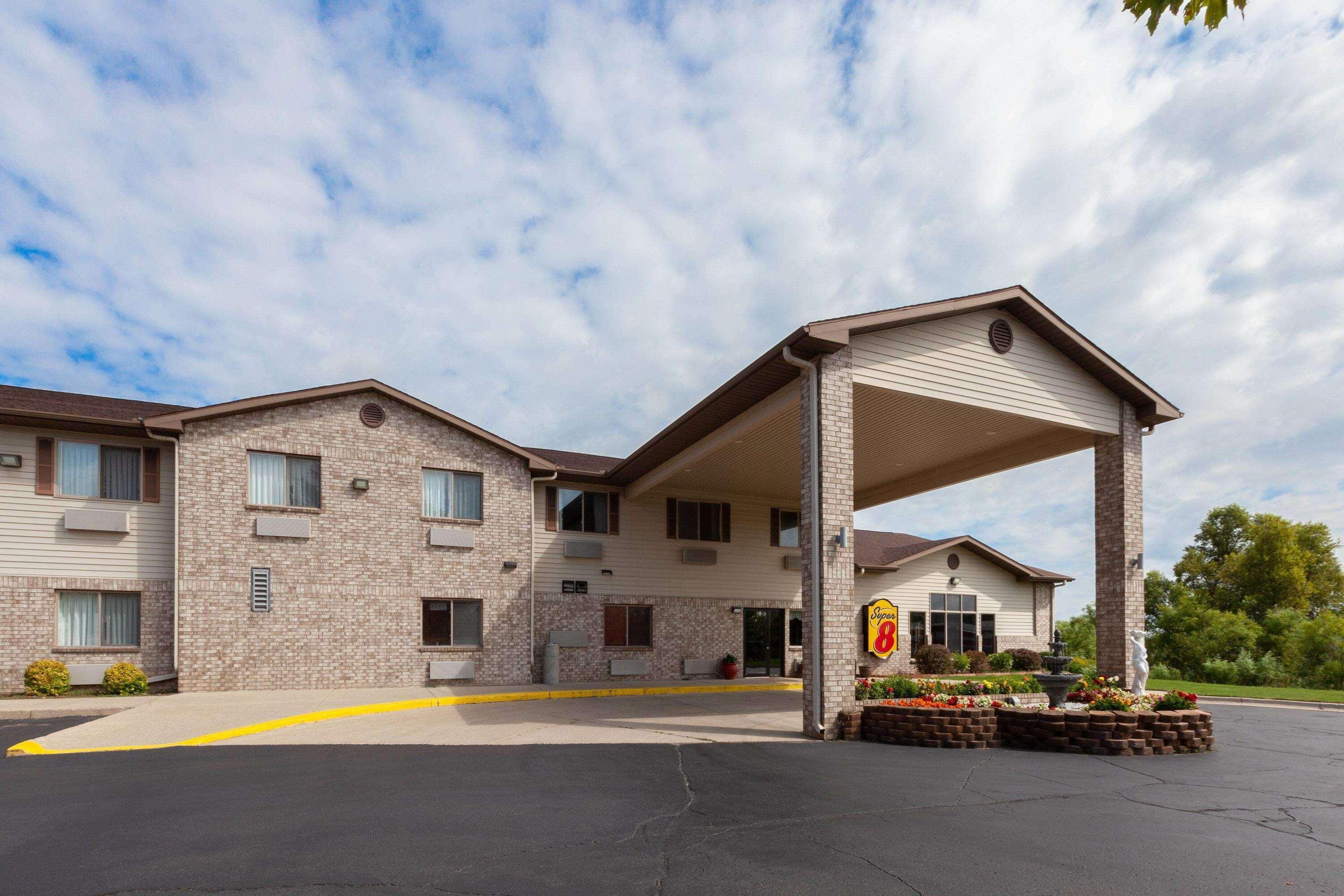 Super 8 By Wyndham Big Rapids Motel Ngoại thất bức ảnh