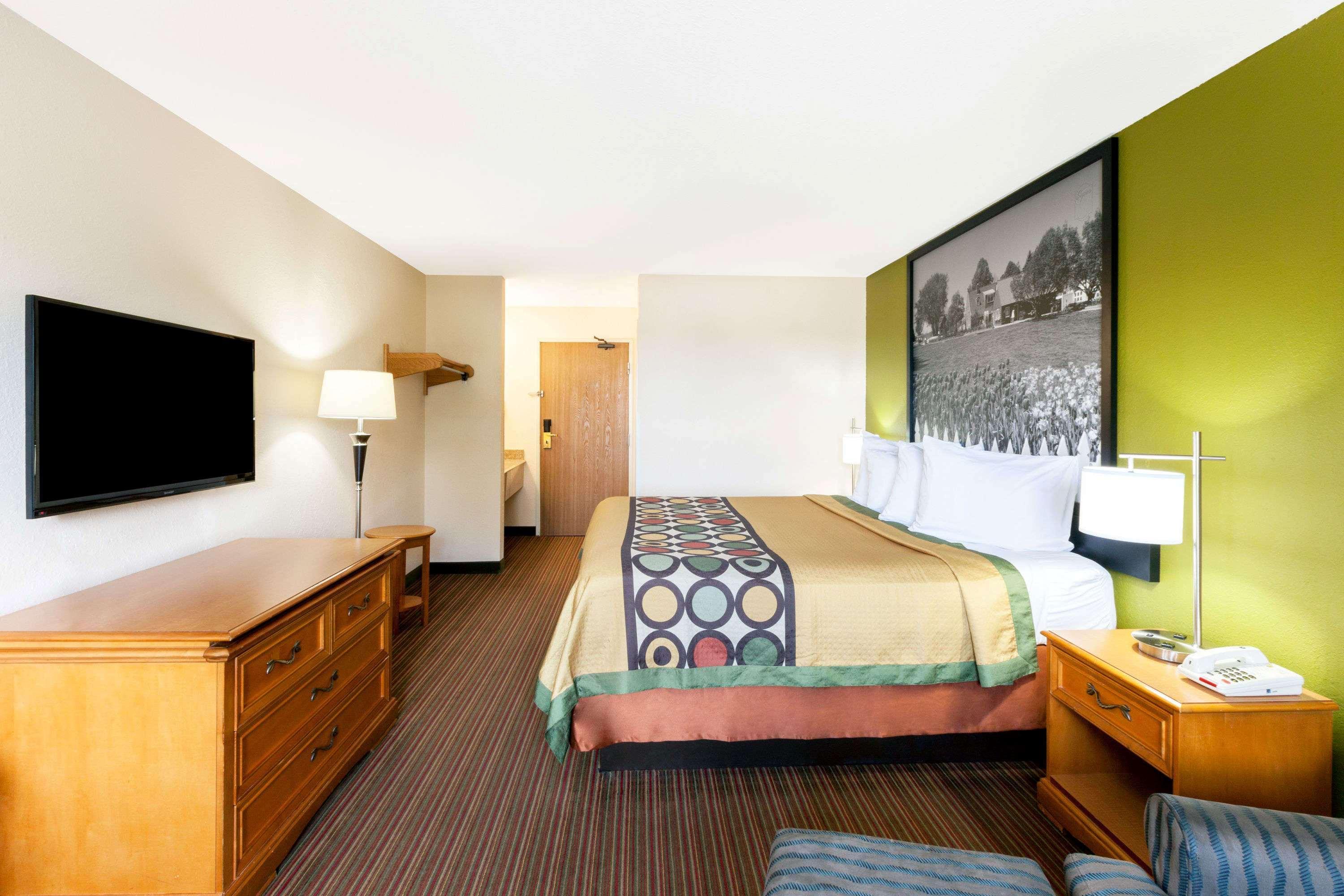 Super 8 By Wyndham Big Rapids Motel Ngoại thất bức ảnh