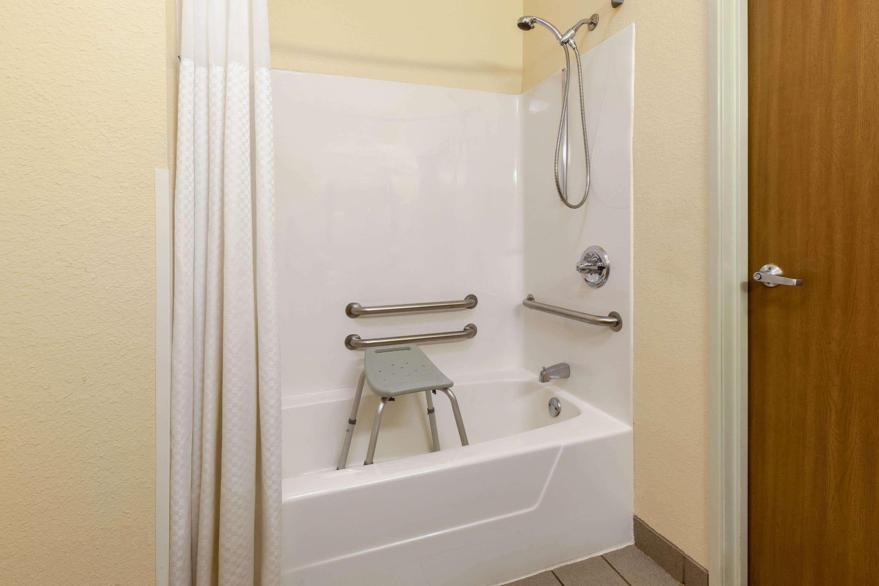 Super 8 By Wyndham Big Rapids Motel Ngoại thất bức ảnh