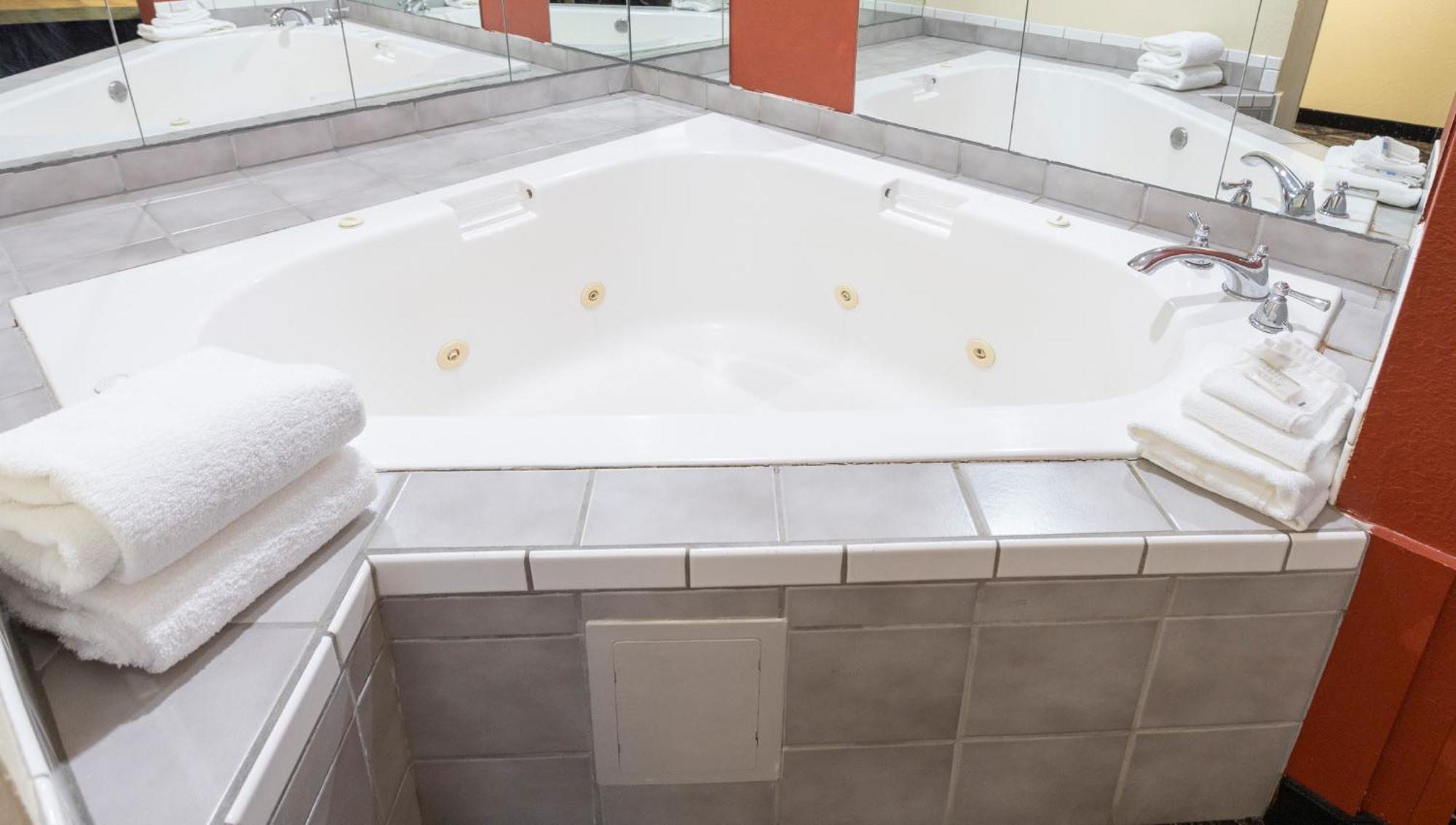Super 8 By Wyndham Big Rapids Motel Ngoại thất bức ảnh