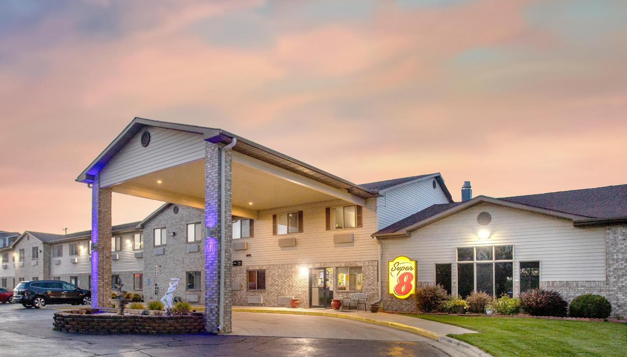 Super 8 By Wyndham Big Rapids Motel Ngoại thất bức ảnh