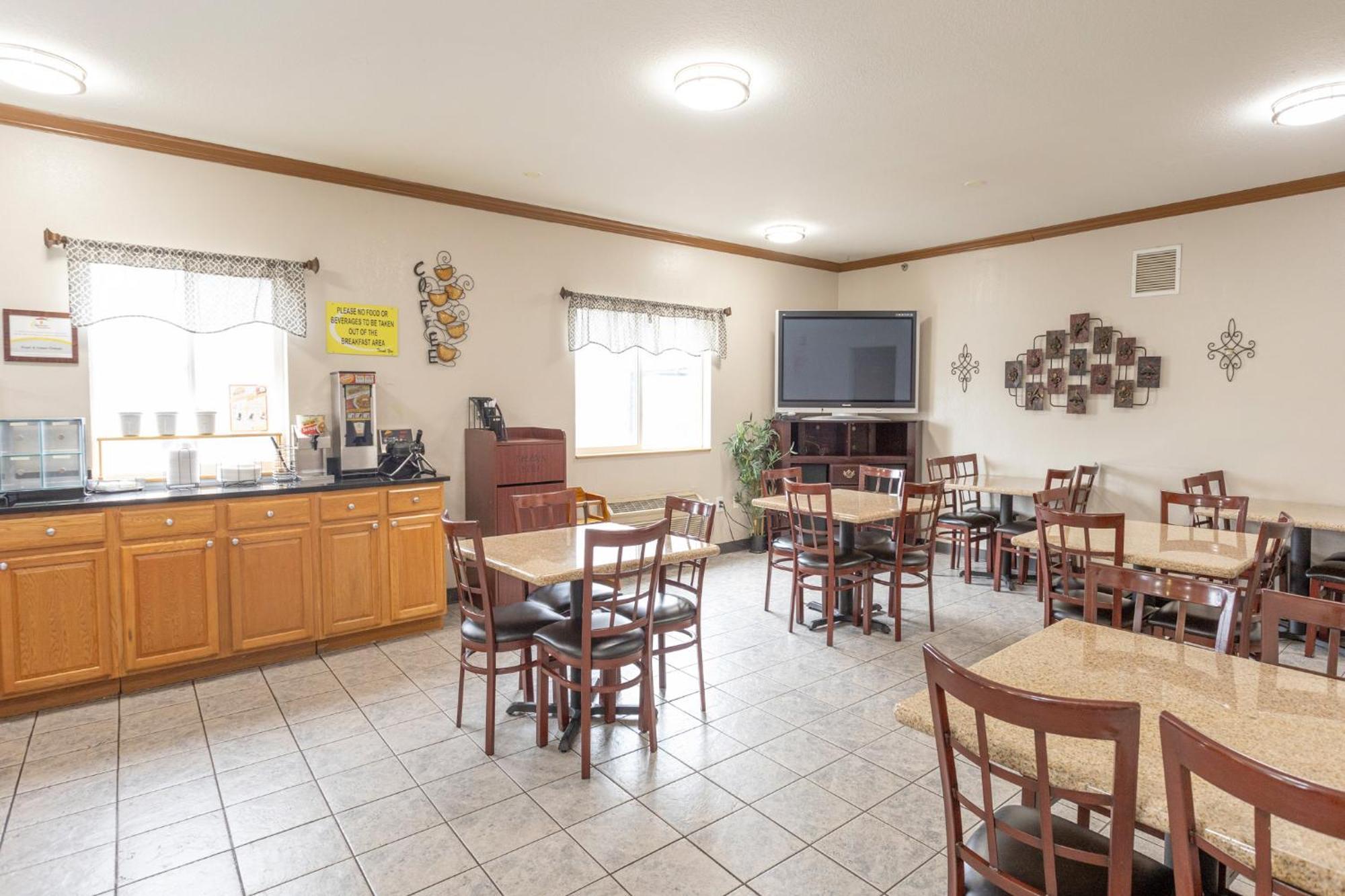 Super 8 By Wyndham Big Rapids Motel Ngoại thất bức ảnh