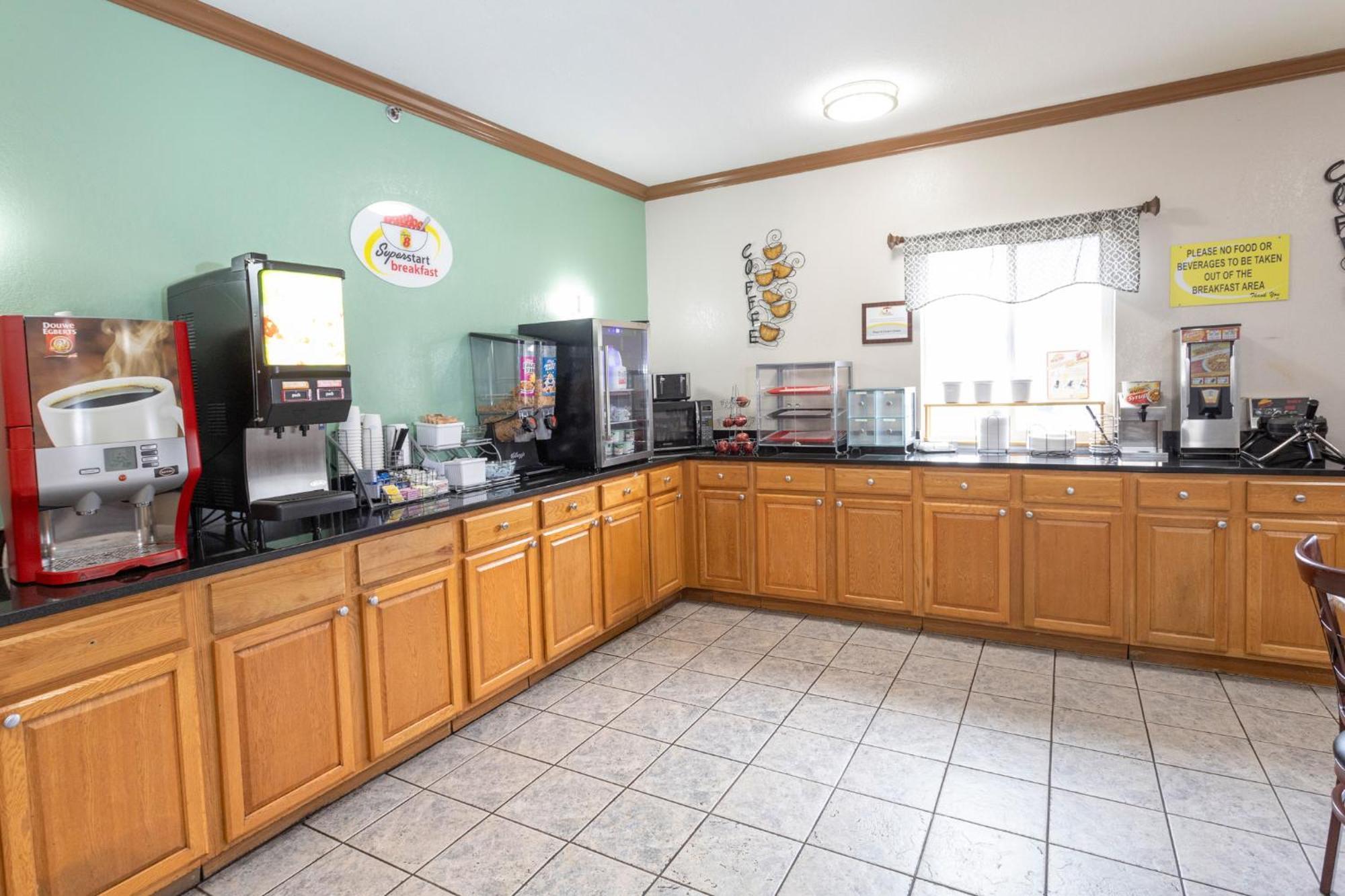 Super 8 By Wyndham Big Rapids Motel Ngoại thất bức ảnh