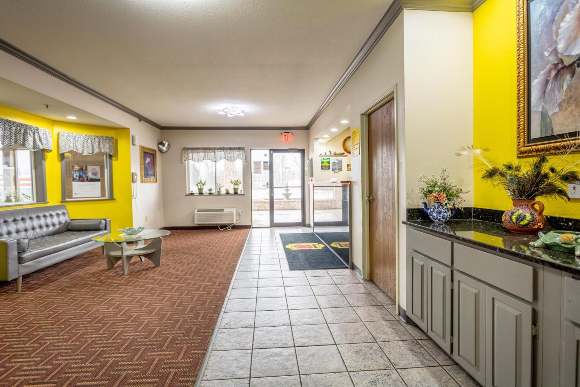 Super 8 By Wyndham Big Rapids Motel Ngoại thất bức ảnh