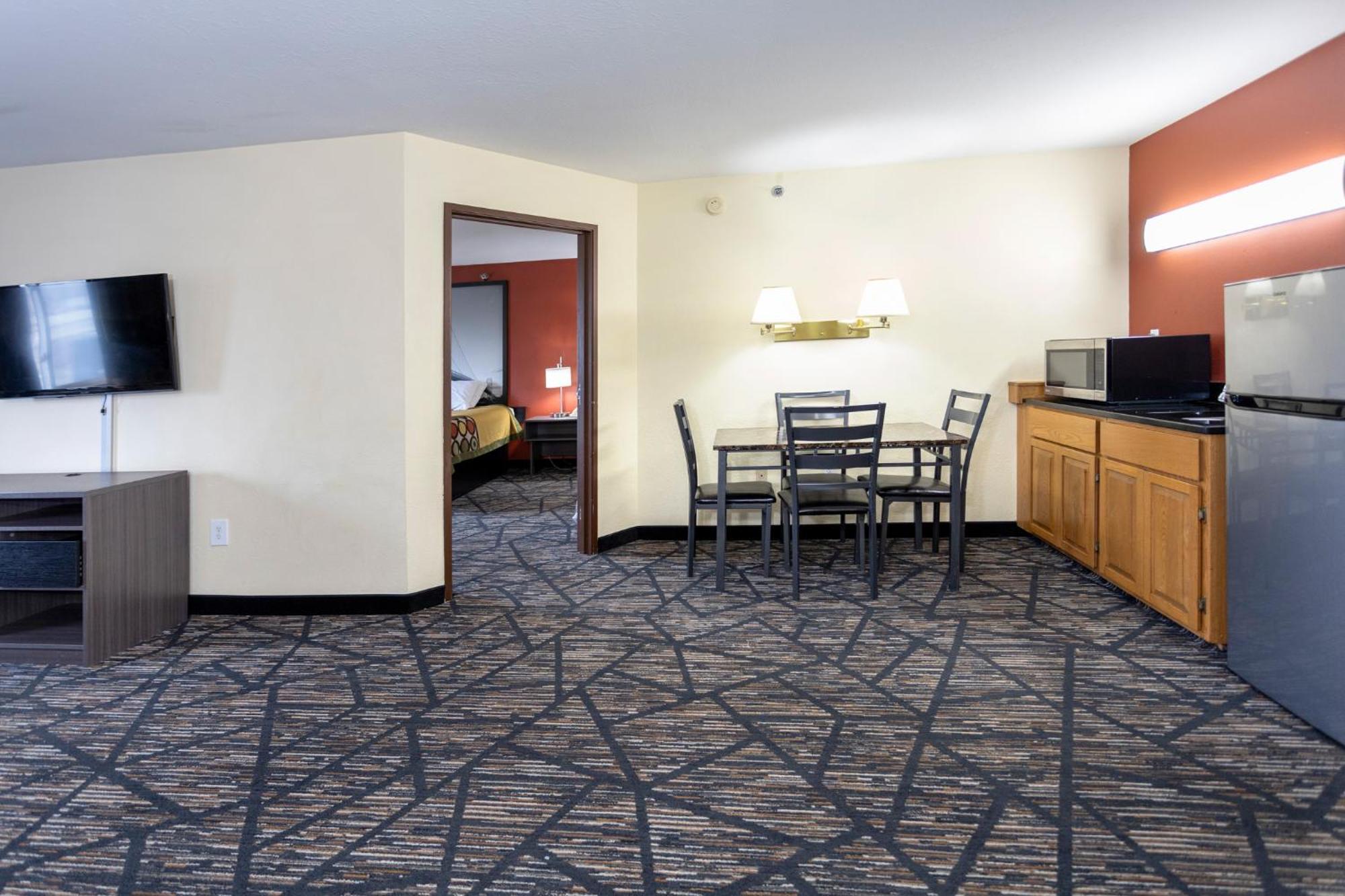 Super 8 By Wyndham Big Rapids Motel Ngoại thất bức ảnh