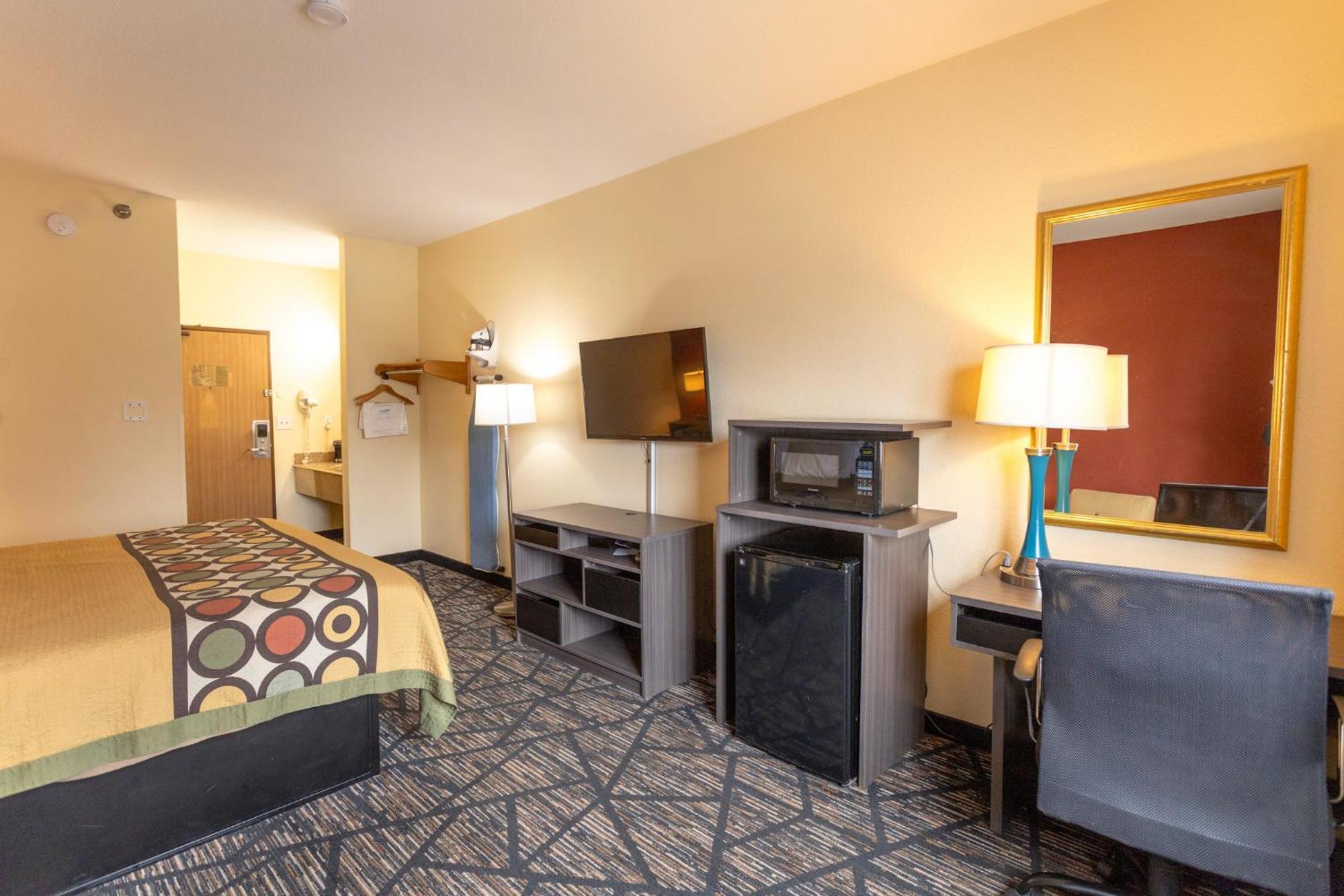 Super 8 By Wyndham Big Rapids Motel Ngoại thất bức ảnh