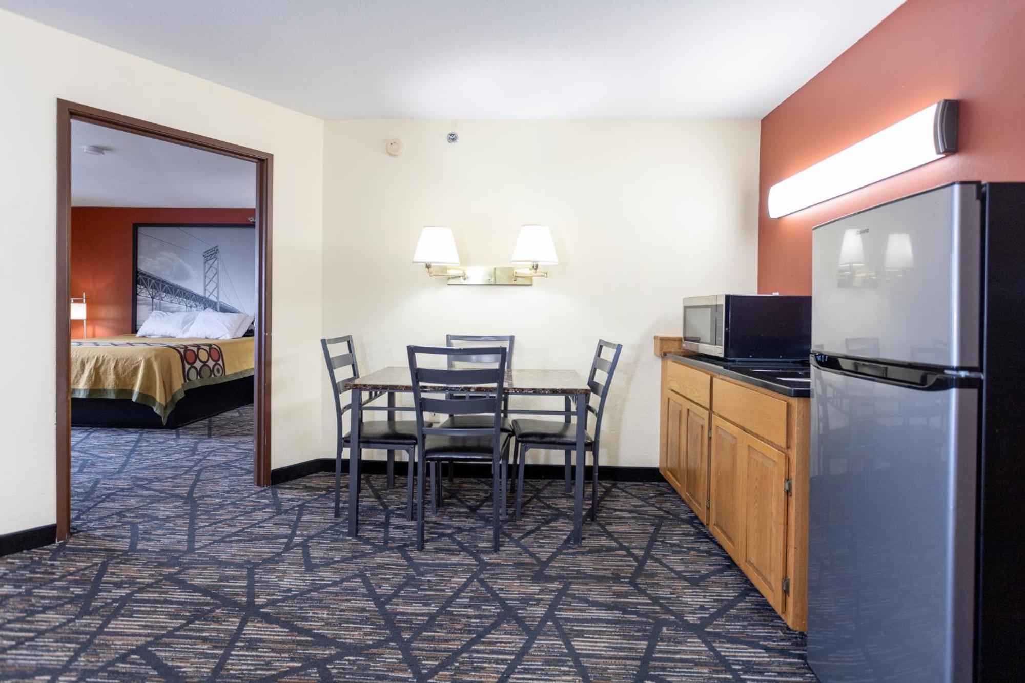 Super 8 By Wyndham Big Rapids Motel Ngoại thất bức ảnh