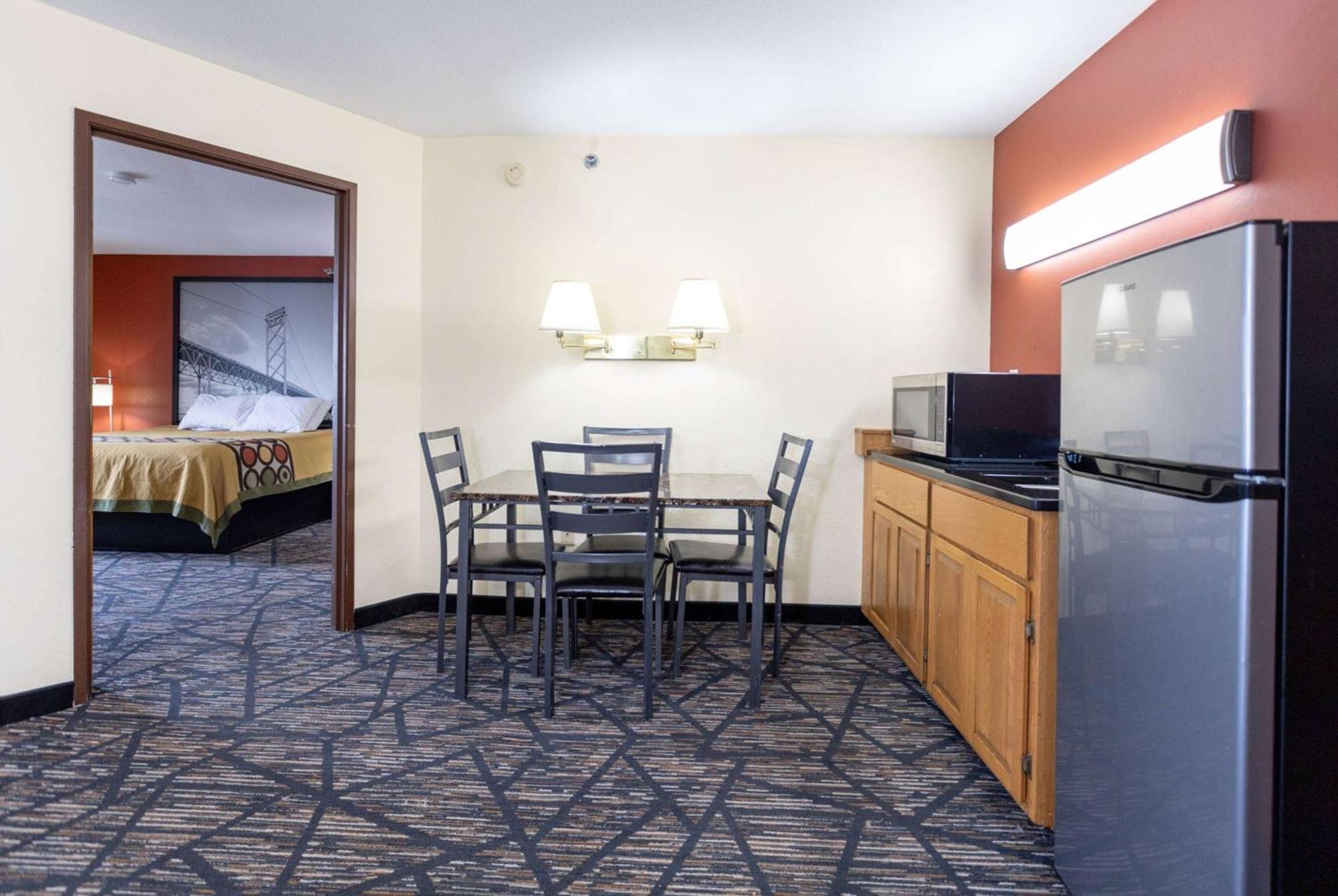 Super 8 By Wyndham Big Rapids Motel Ngoại thất bức ảnh